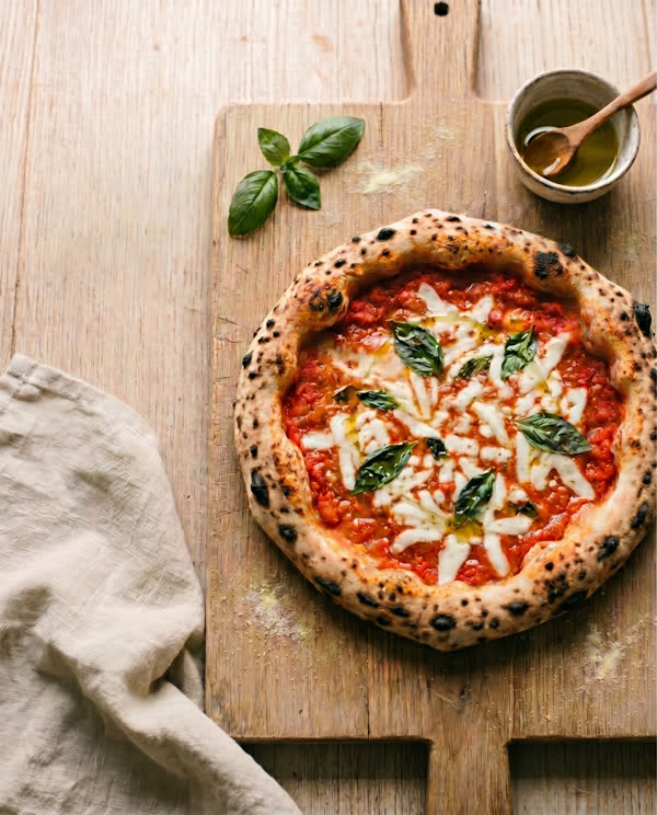 Margherita: San Marzano, Fior di Latte, Basilikum, Olivenöl